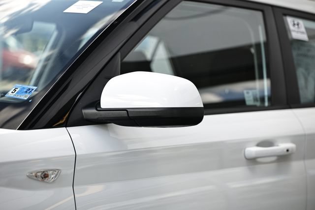 Certified 2025 Hyundai Venue SEL FWD image 10