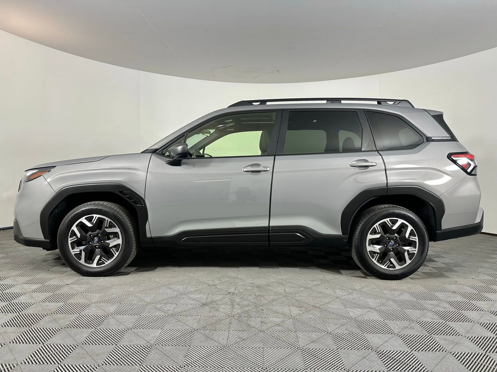 Used 2025 Subaru Forester Premium image 18