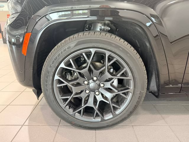 Used 2026 Jeep Grand Cherokee Summit w/ Obsidian Package AWD/4WD image 9