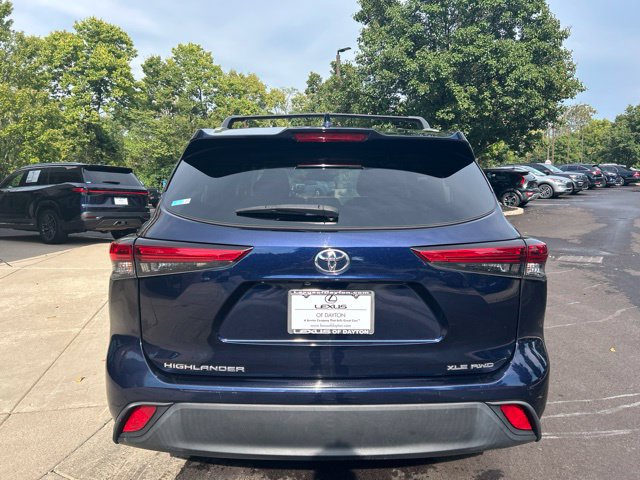 Used 2022 Toyota Highlander XLE AWD/4WD image 6