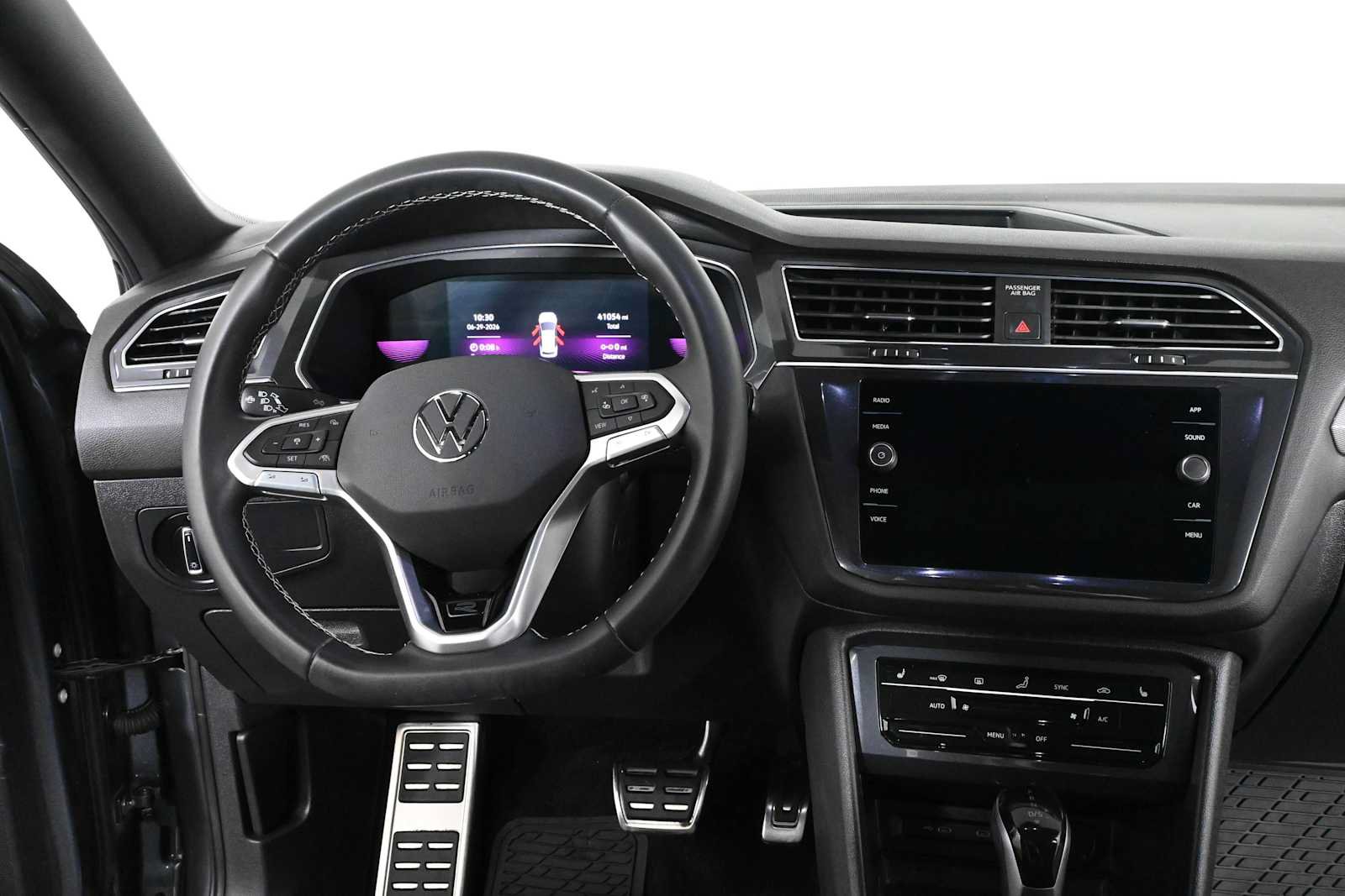 Certified 2023 Volkswagen Tiguan SE R-Line FWD image 3