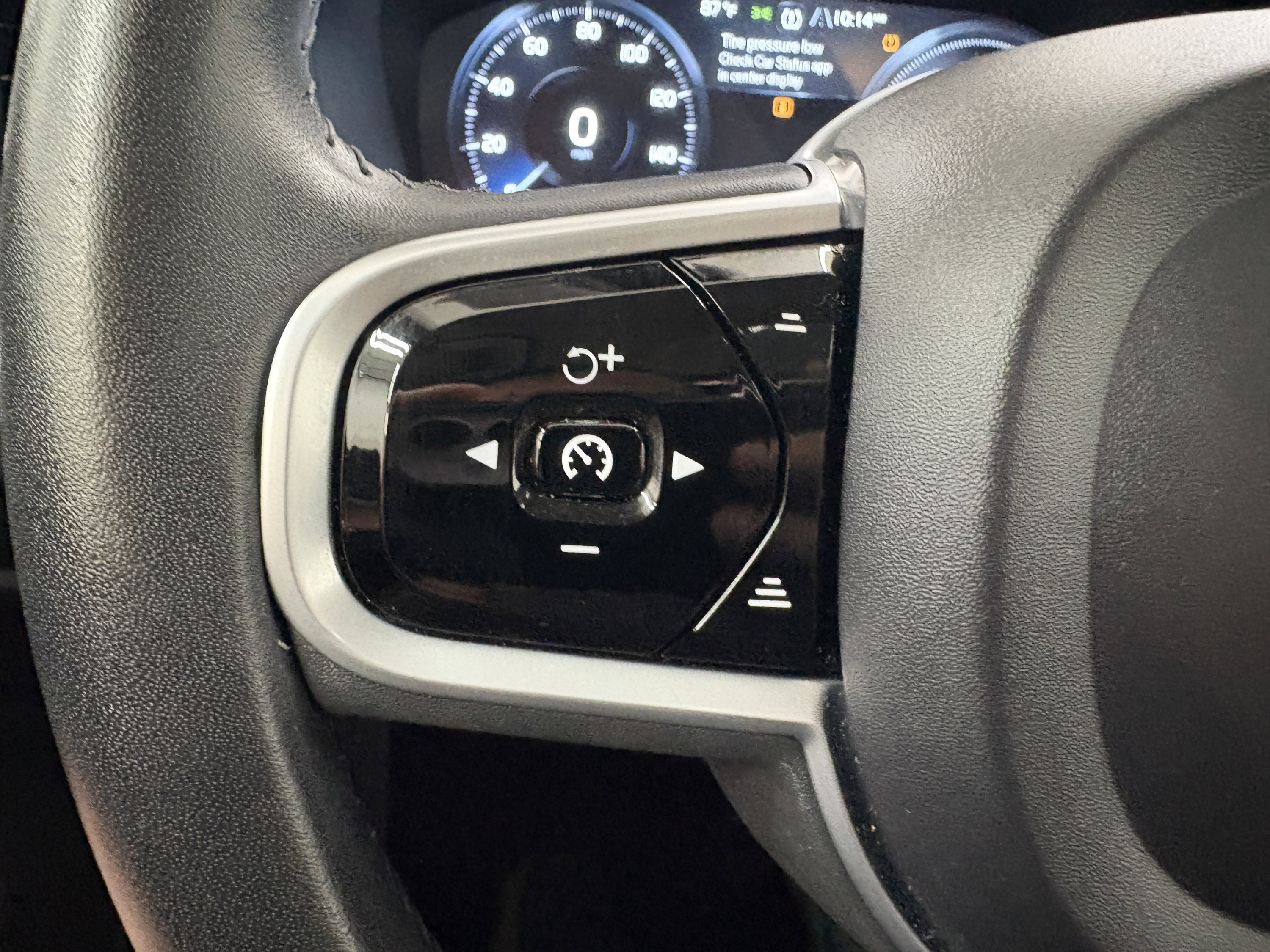 Used 2021 Volvo S60 T8 Inscription image 25