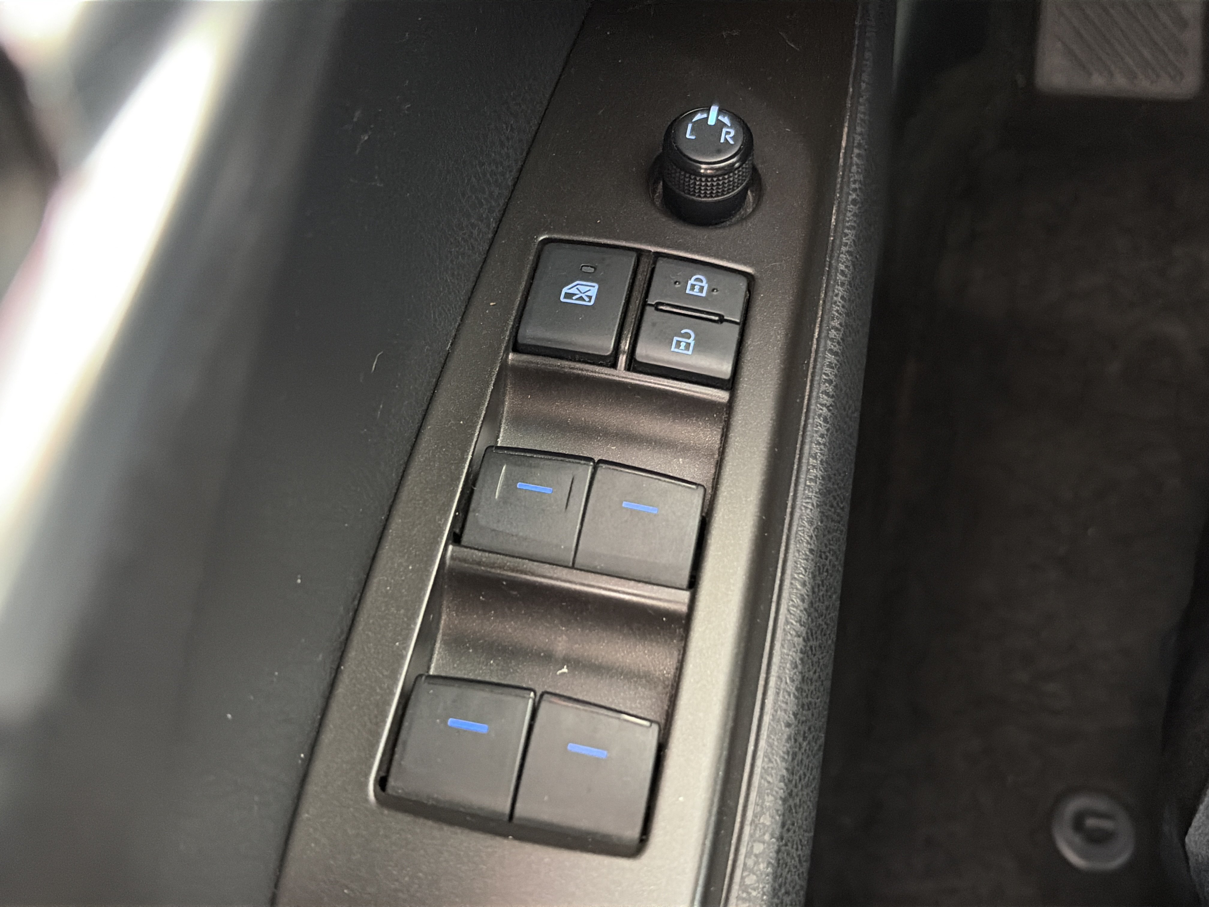 Used 2021 Toyota Camry SE FWD image 28