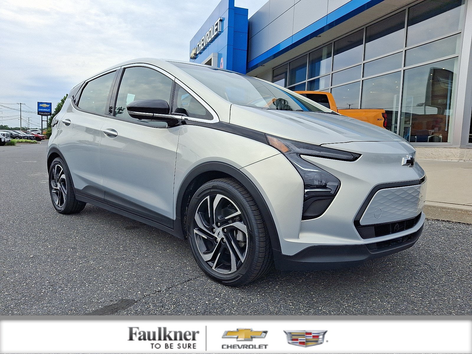 Certified 2023 Chevrolet Bolt LT w/ Infotainment Package FWD image 1
