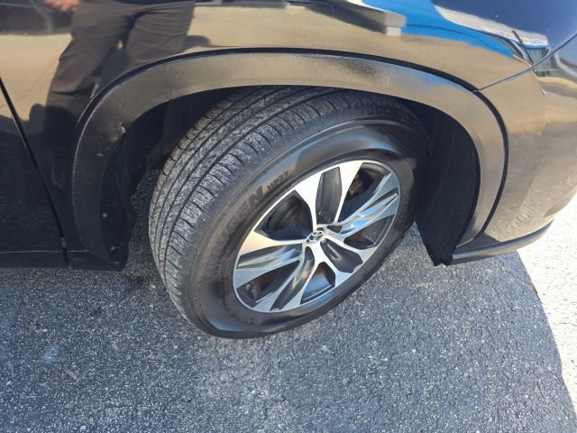 Used 2021 Toyota Highlander XLE FWD image 52