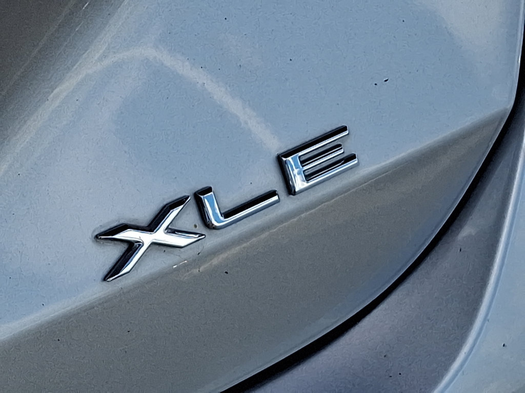 Used 2019 Toyota Avalon XLE w/ Moonroof Package FWD image 33