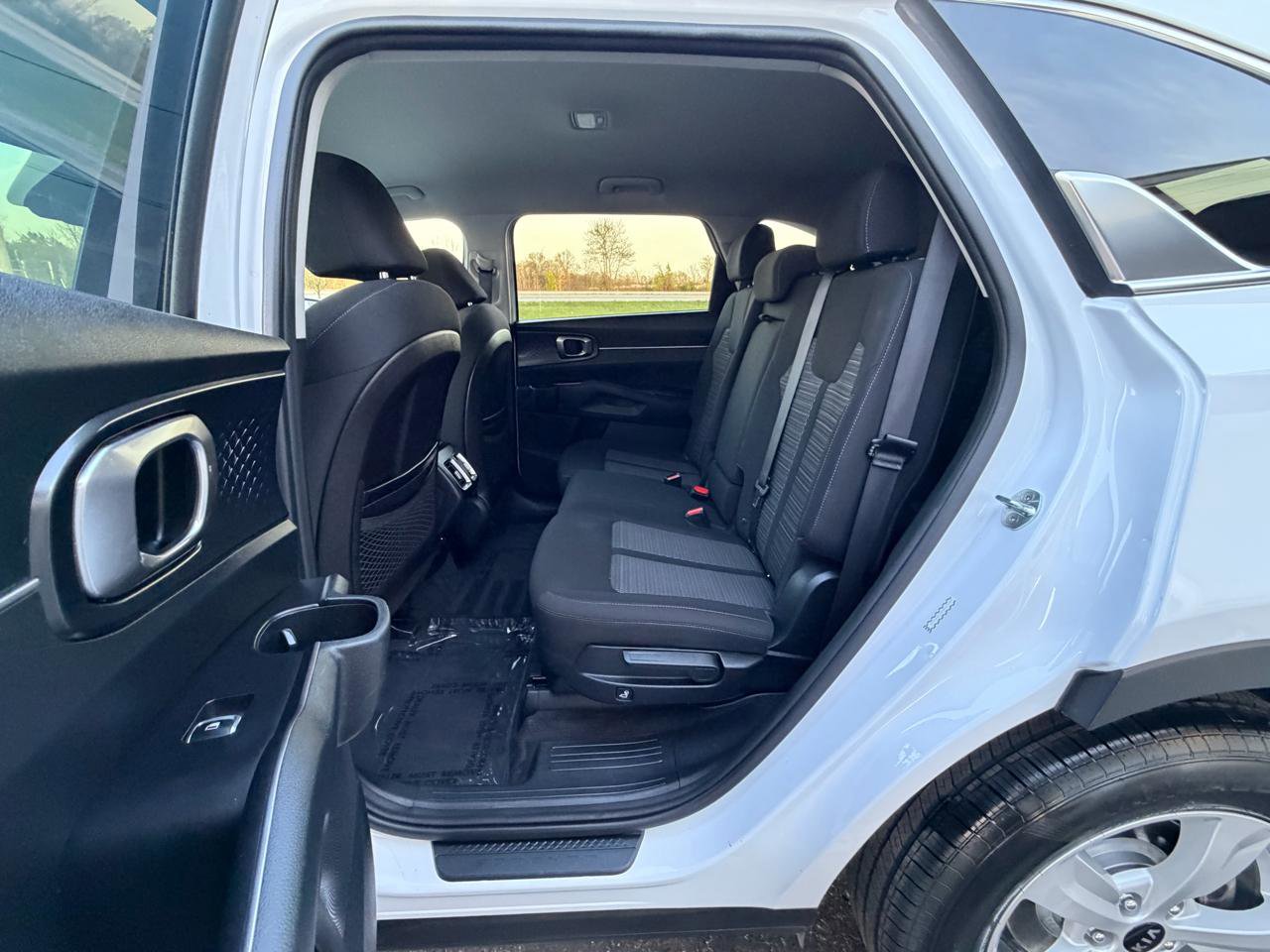 Used 2021 Kia Sorento LX FWD image 22