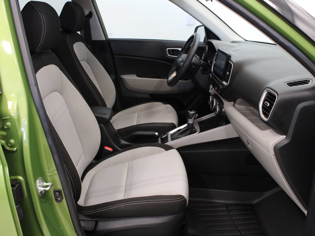 Used 2024 Hyundai Venue SEL FWD image 13