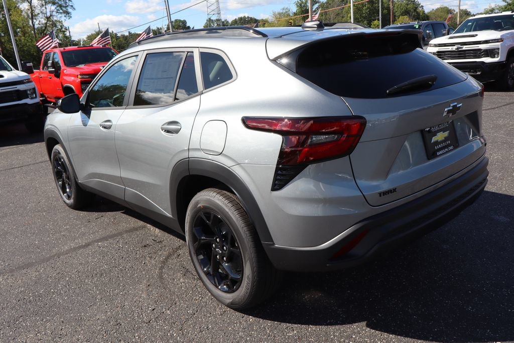 New 2026 Chevrolet Trax LT w/ Midnight Edition FWD image 3