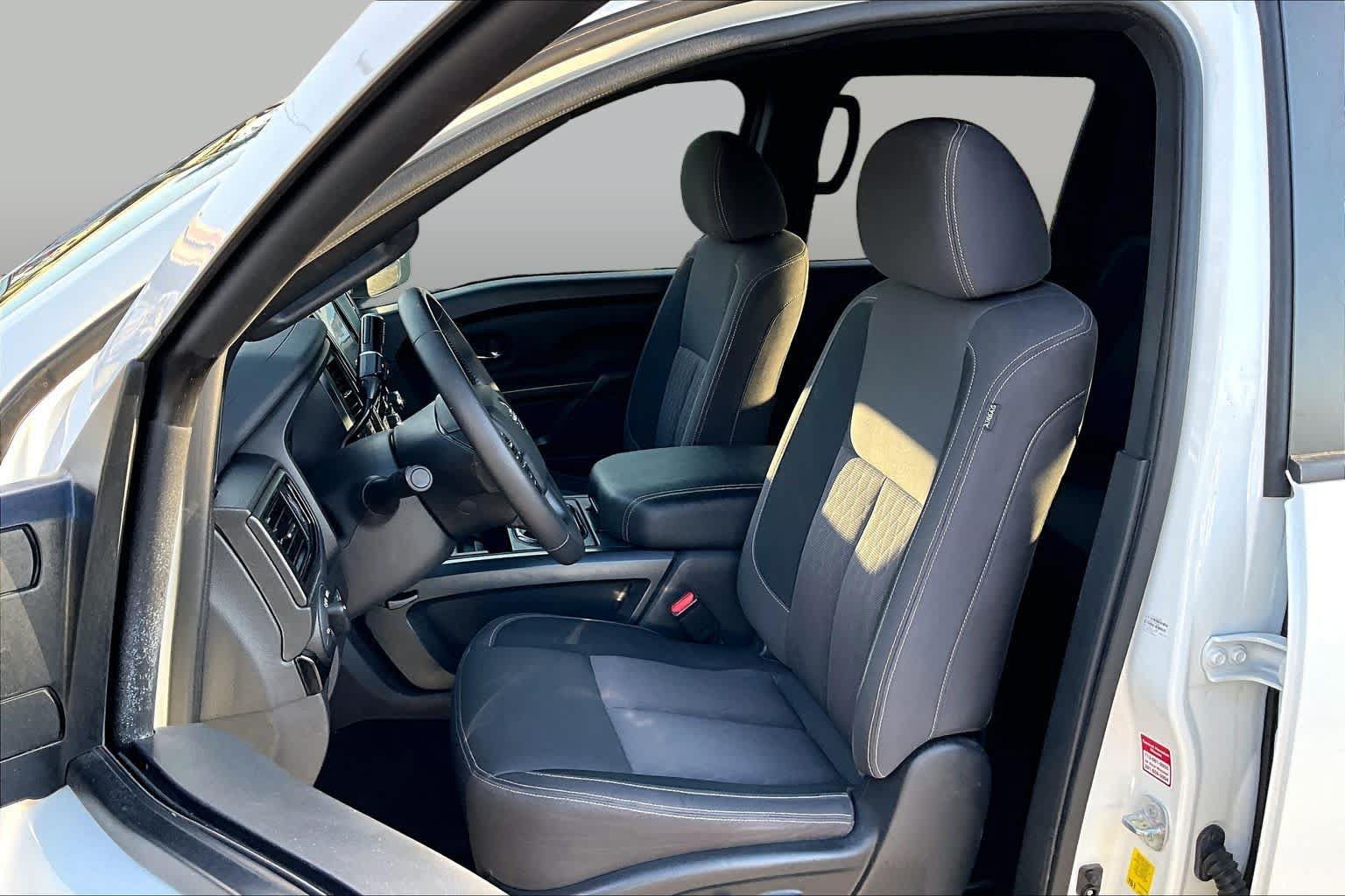 Certified 2023 Nissan Titan SV w/ SV Convenience Package RWD image 8