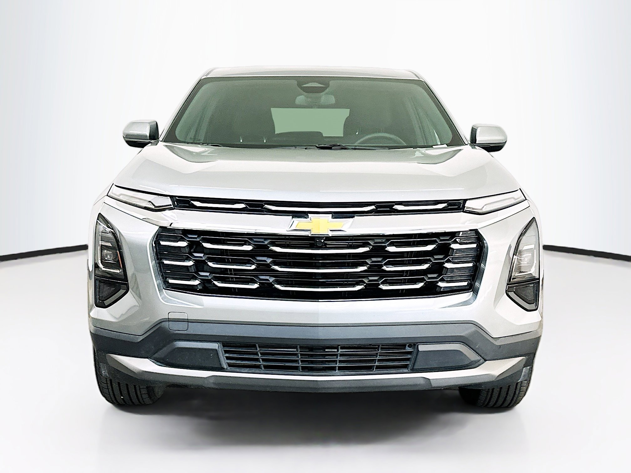 Used 2025 Chevrolet Equinox LT image 2