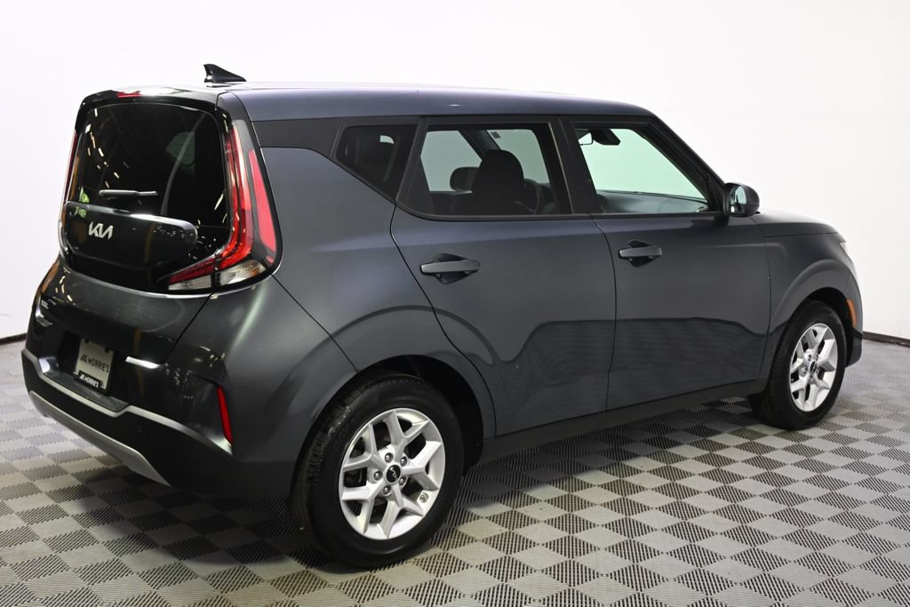Used 2025 Kia Soul LX w/ LX Technology Package FWD image 7