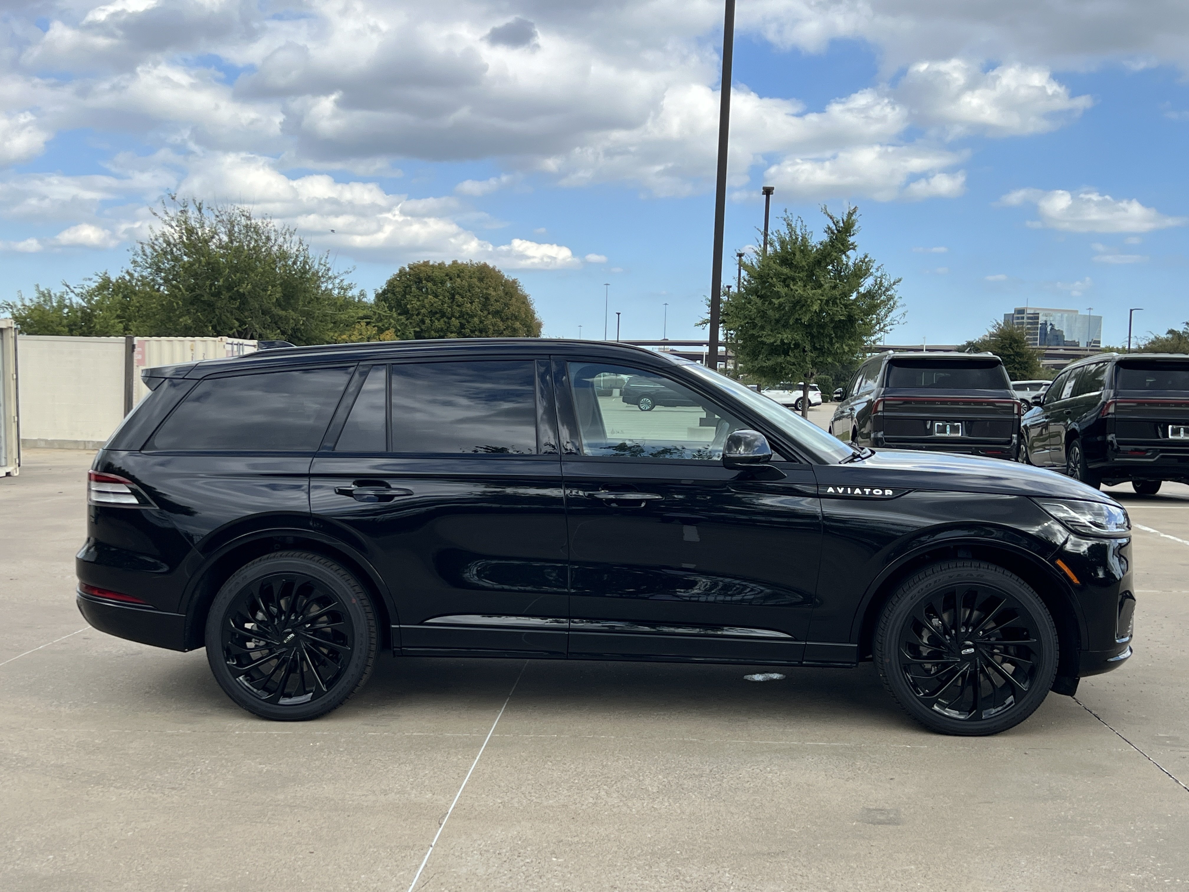 New 2026 Lincoln Aviator Reserve w/ Jet Appearance Package RWD image 10