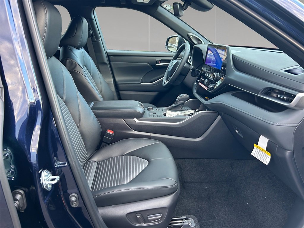 New 2026 Toyota Highlander XSE image 17
