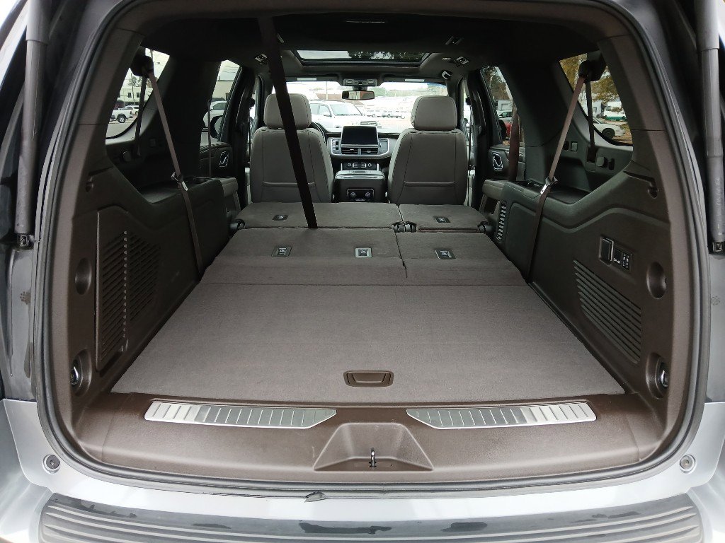 Used 2022 Chevrolet Suburban Z71 w/ Luxury Package image 28