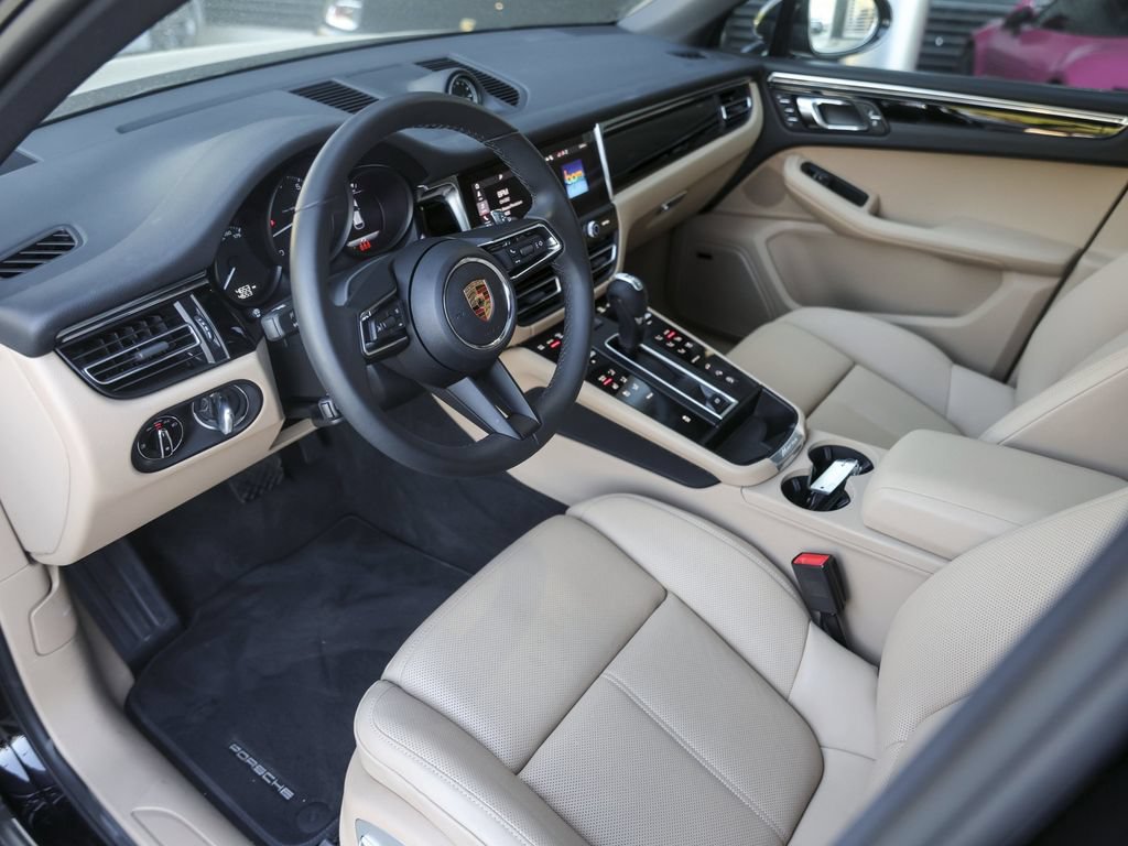 Certified 2026 Porsche Macan AWD/4WD image 4