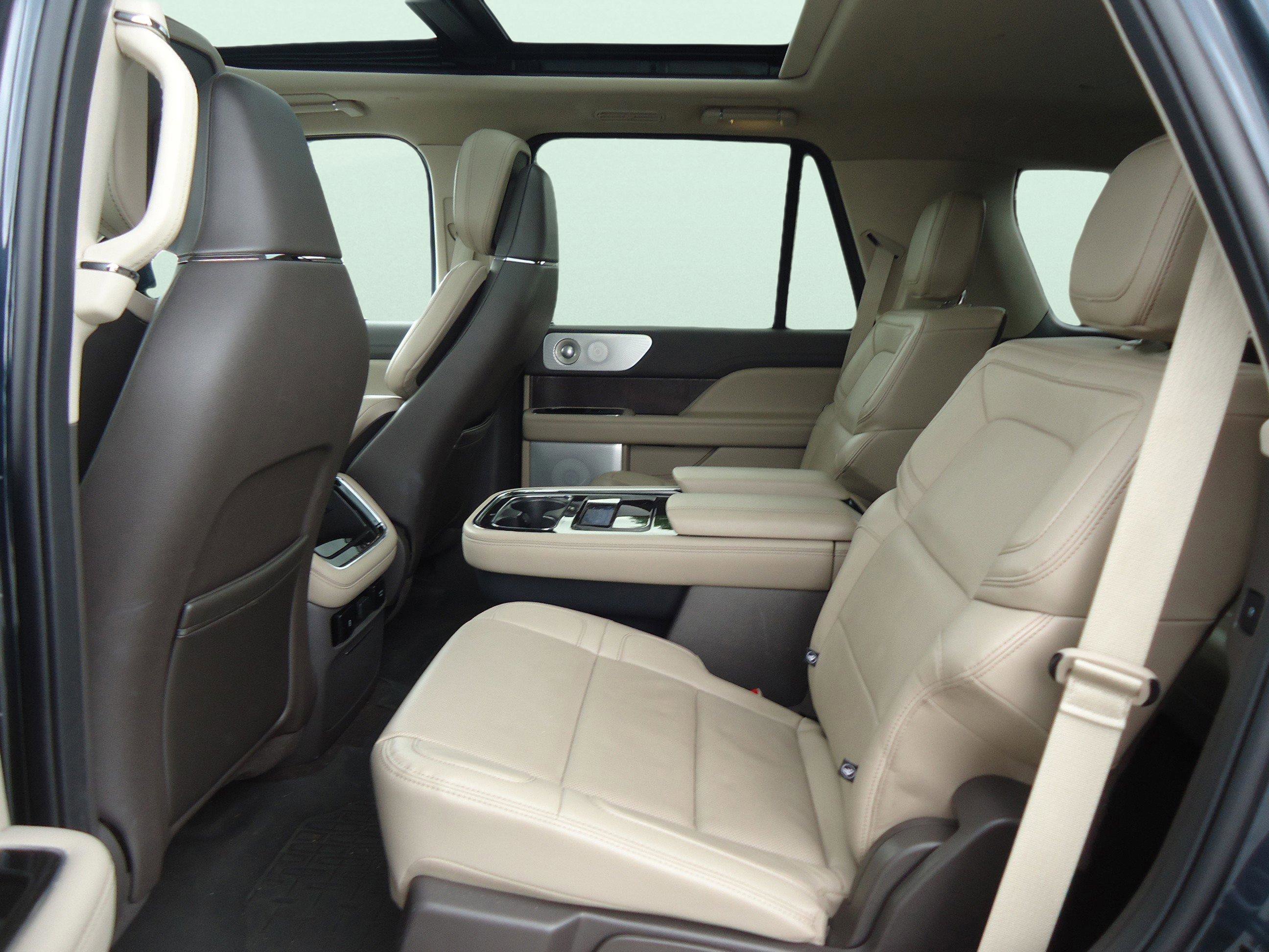 Certified 2024 Lincoln Navigator Reserve AWD/4WD image 33
