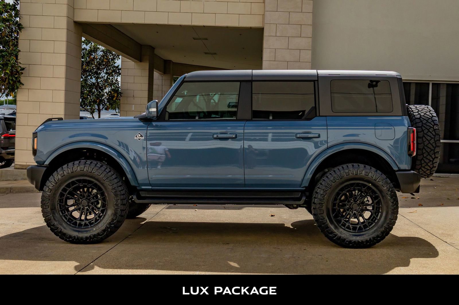 Used 2025 Ford Bronco Outer Banks image 6
