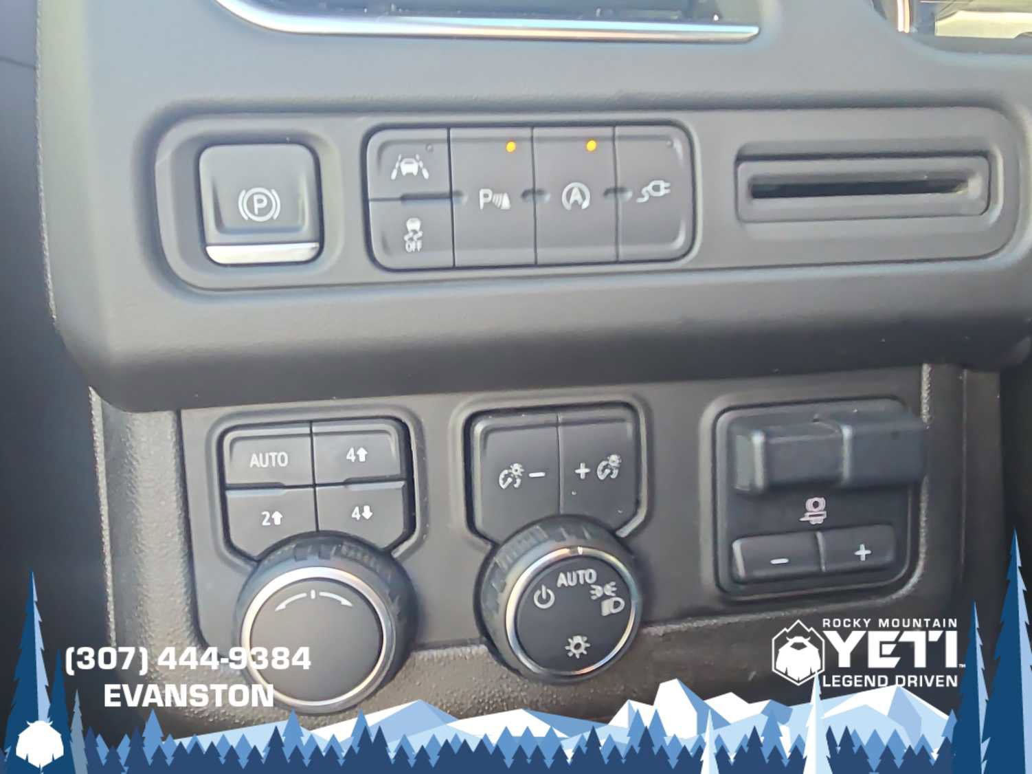 Used 2021 Chevrolet Suburban LT w/ LT Signature Package image 31