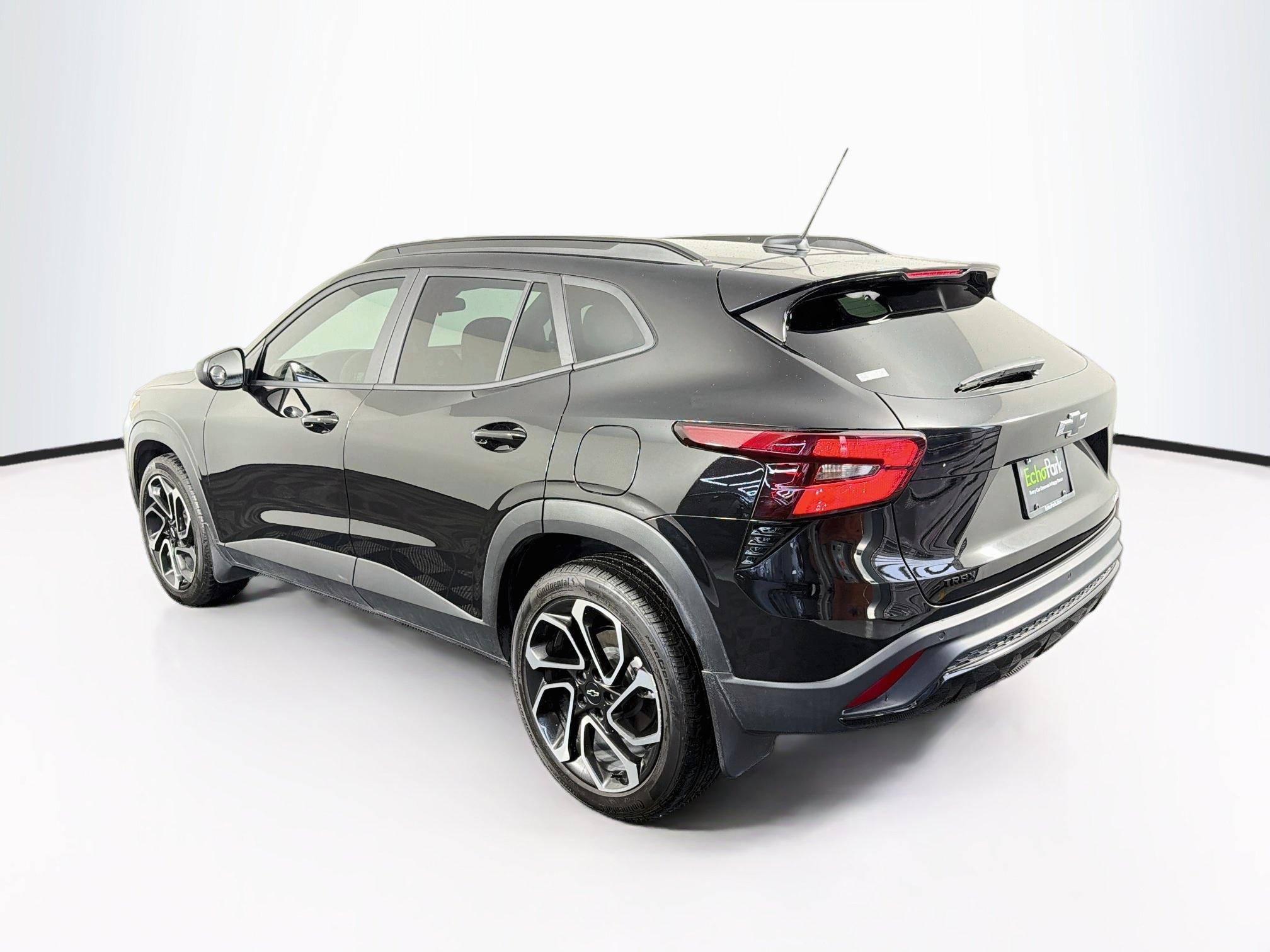 Used 2024 Chevrolet Trax RS w/ Sunroof Package FWD image 5
