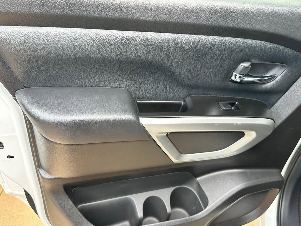 Used 2024 Nissan Titan SV w/ SV Convenience Package image 20