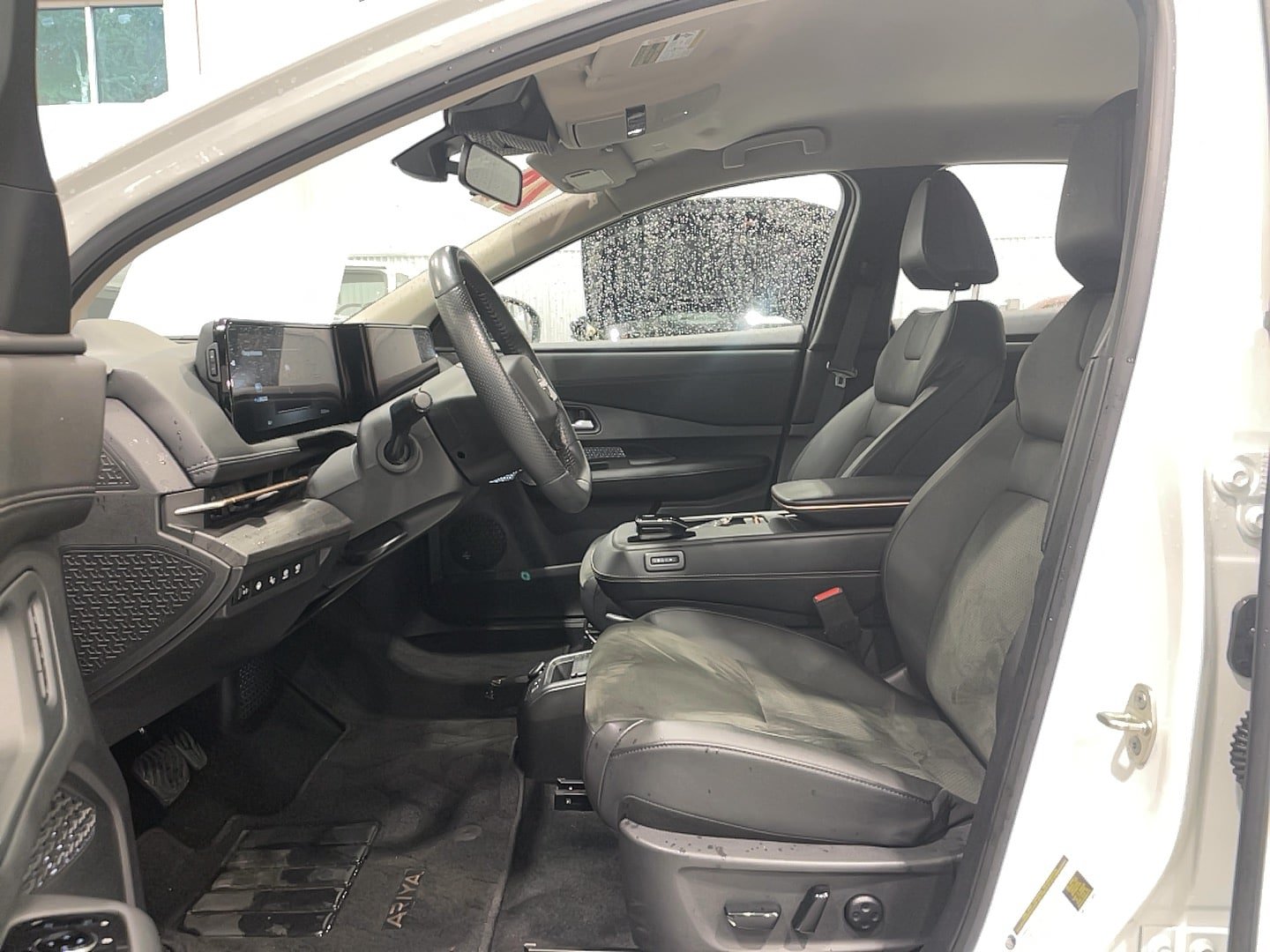 Used 2024 Nissan Ariya AWD image 6