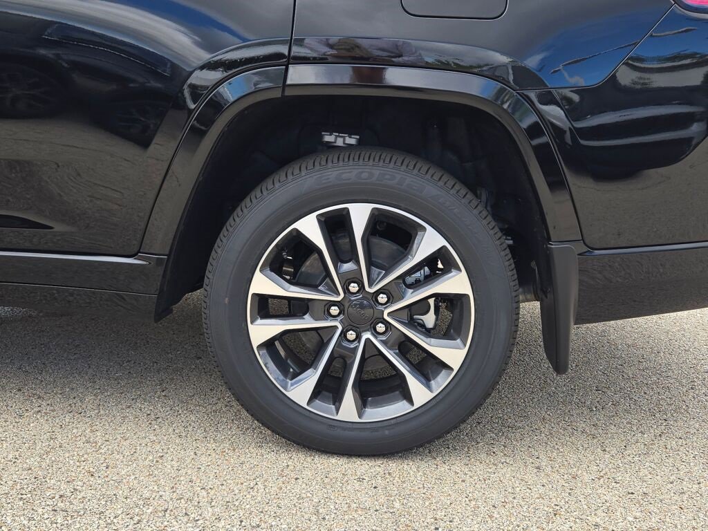 New 2025 Jeep Grand Cherokee L Overland w/ Luxury Tech Group IV image 16