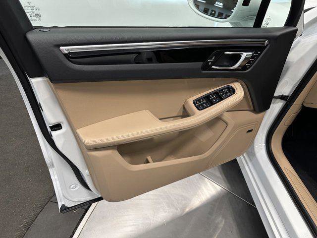New 2025 Porsche Macan AWD/4WD image 15