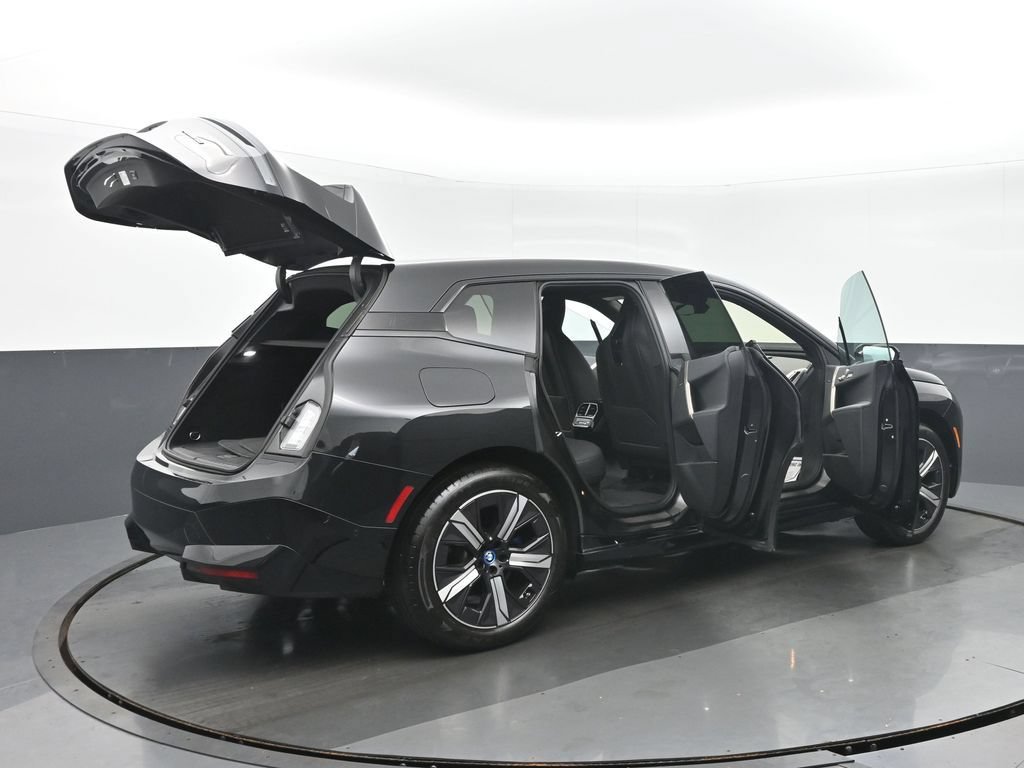 Used 2024 BMW iX xDrive50 w/ Premium Package AWD/4WD image 36