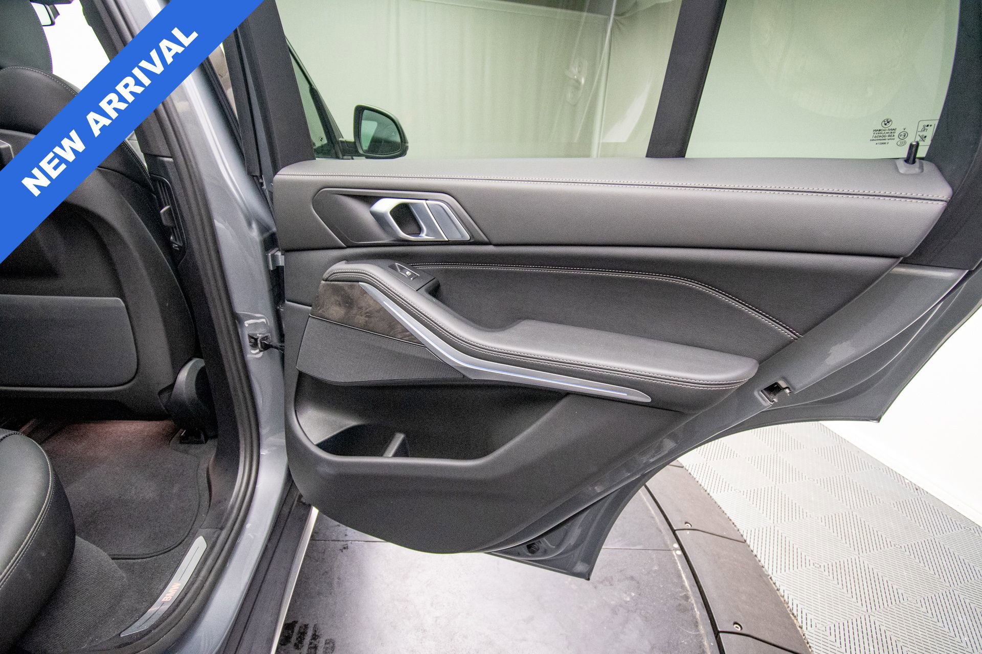 Used 2024 BMW X5 xDrive40i w/ Parking Assistance Package AWD/4WD image 29