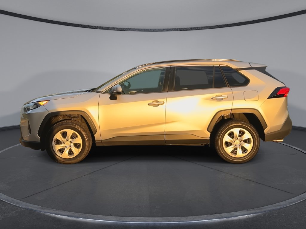 Used 2019 Toyota RAV4 LE FWD image 5