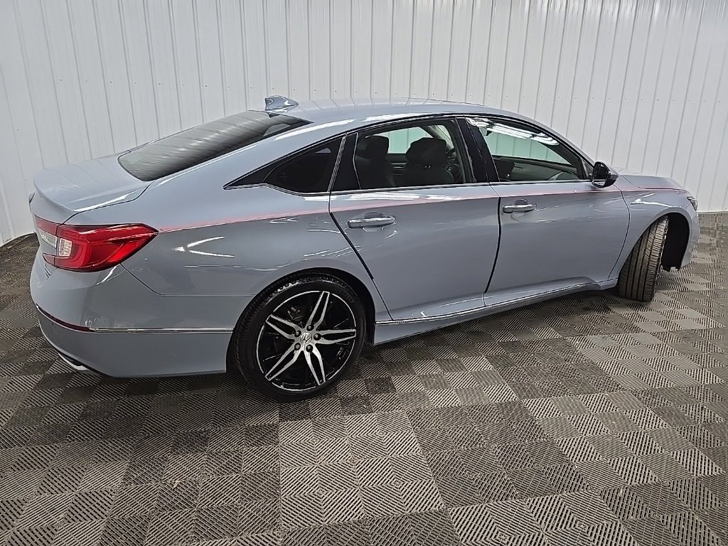 Used 2022 Honda Accord Touring image 3