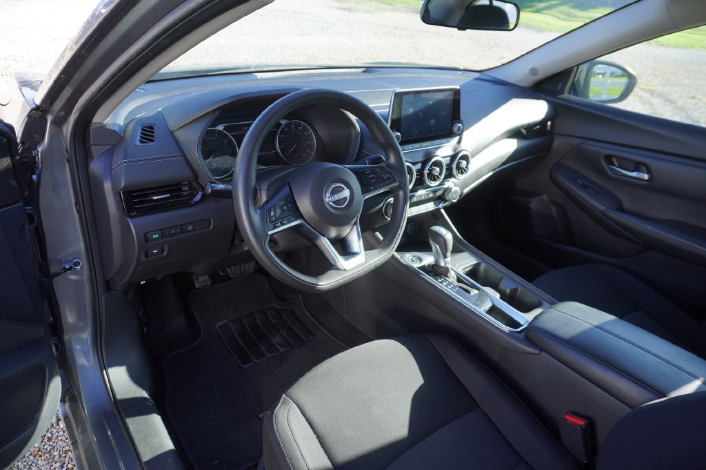 Used 2024 Nissan Sentra SV FWD image 3