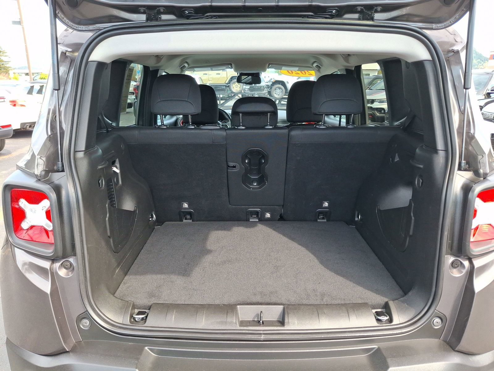 Used 2020 Jeep Renegade Trailhawk w/ Cold Weather Group AWD/4WD image 21
