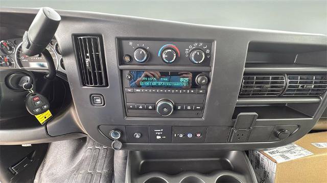 New 2025 Chevrolet Express 2500 Work Van 3D Extended Cargo Van w/ Driver Convenience Package image 10