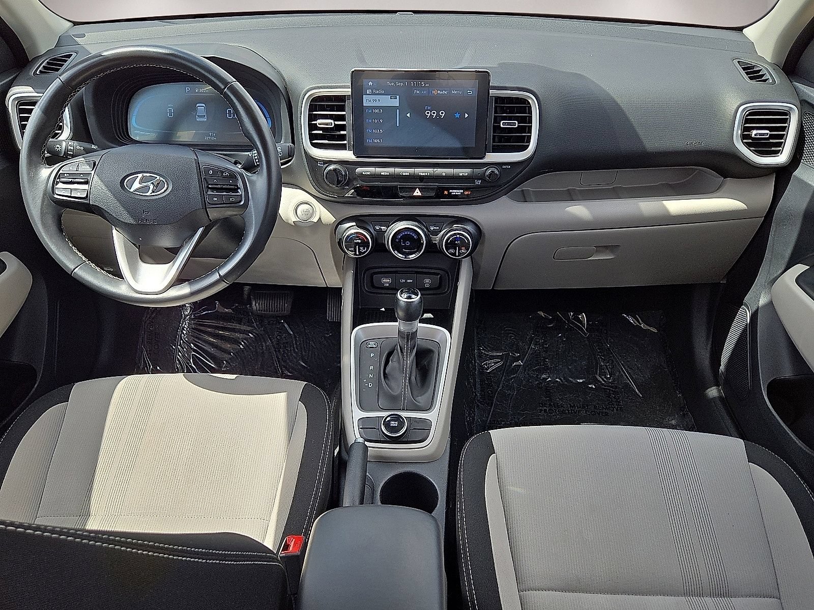 Used 2025 Hyundai Venue SEL FWD image 15