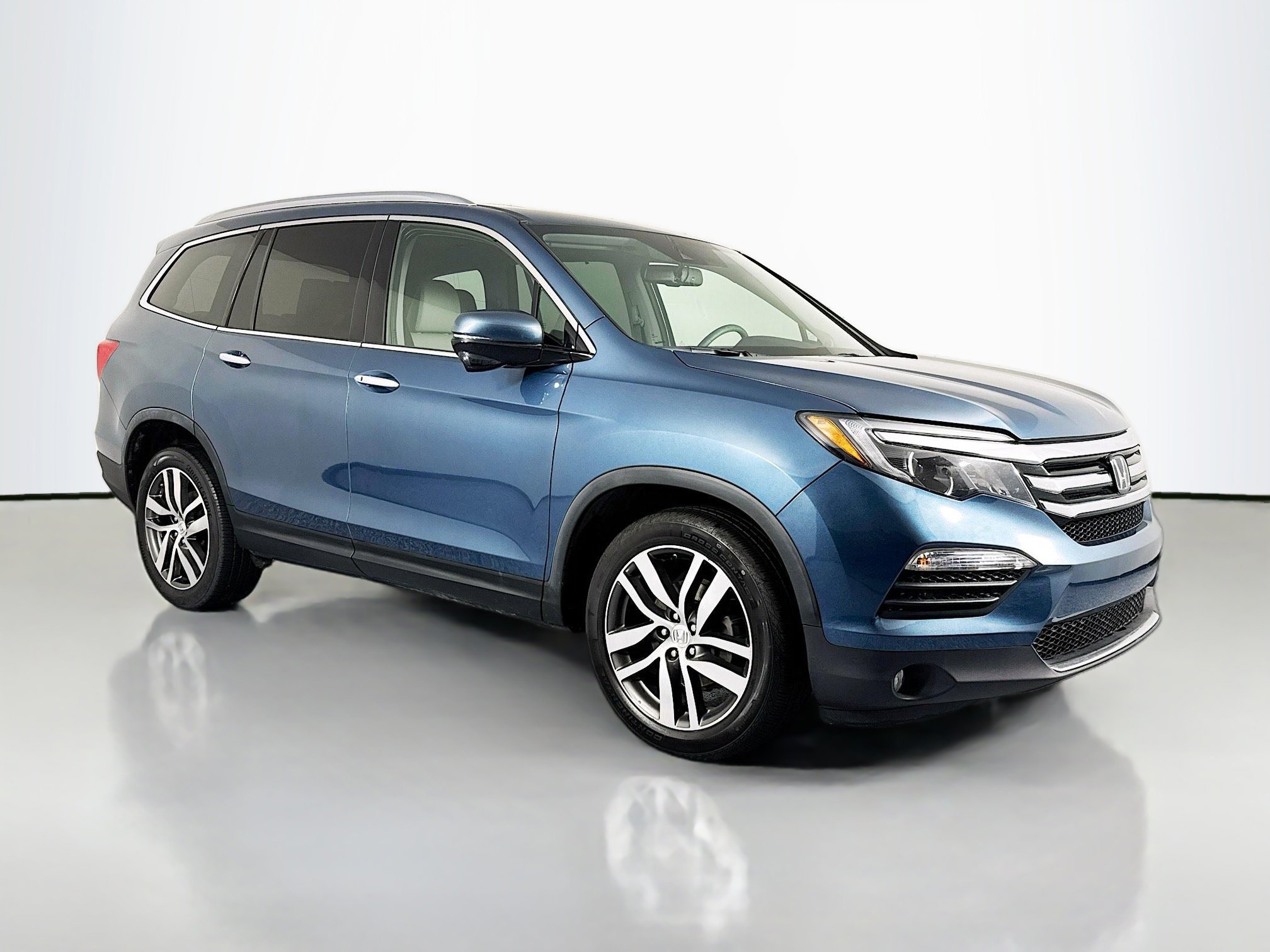 Used 2016 Honda Pilot Touring image 3