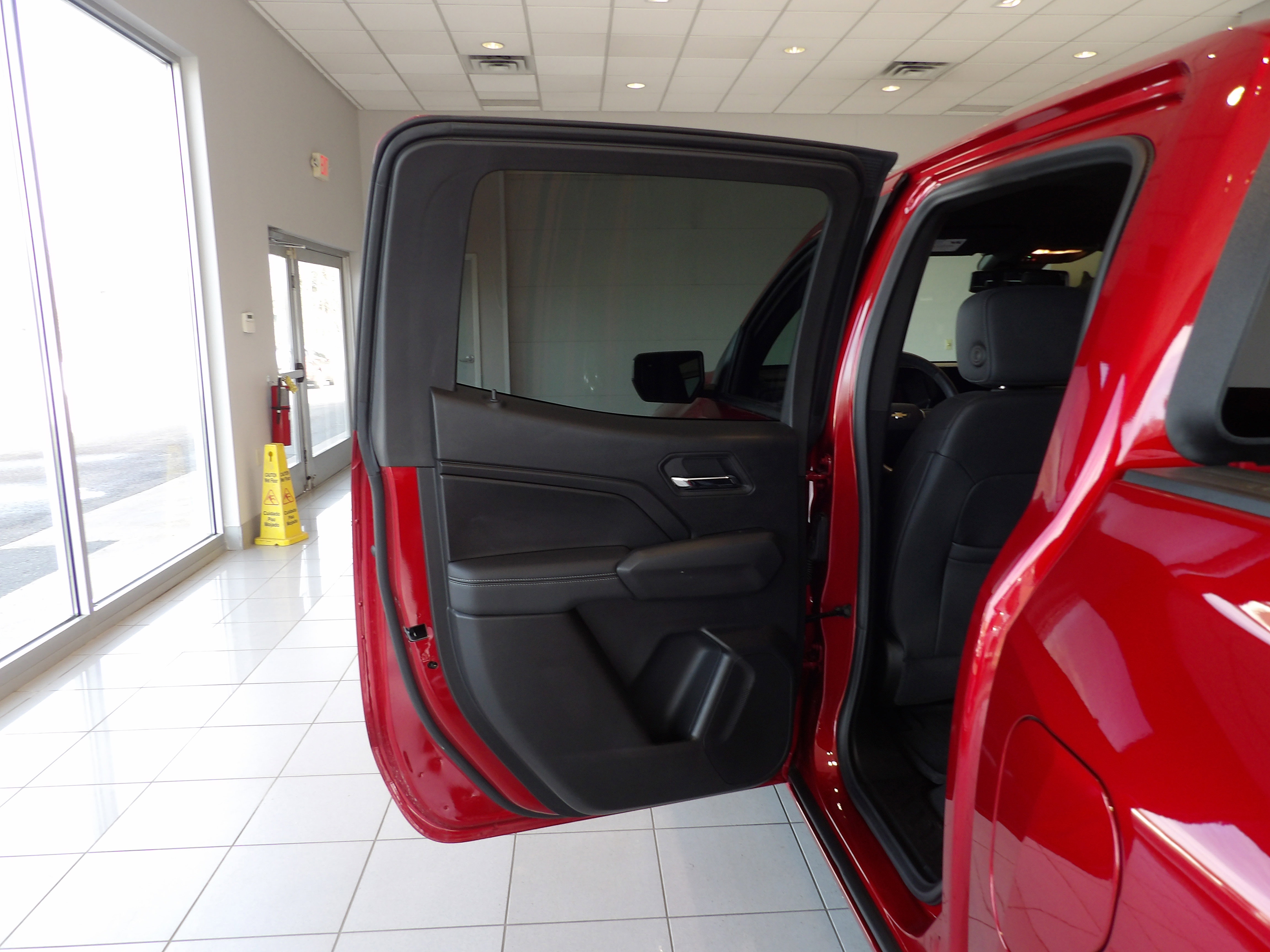 Used 2024 Chevrolet Colorado LT w/ LT Convenience Package III image 18