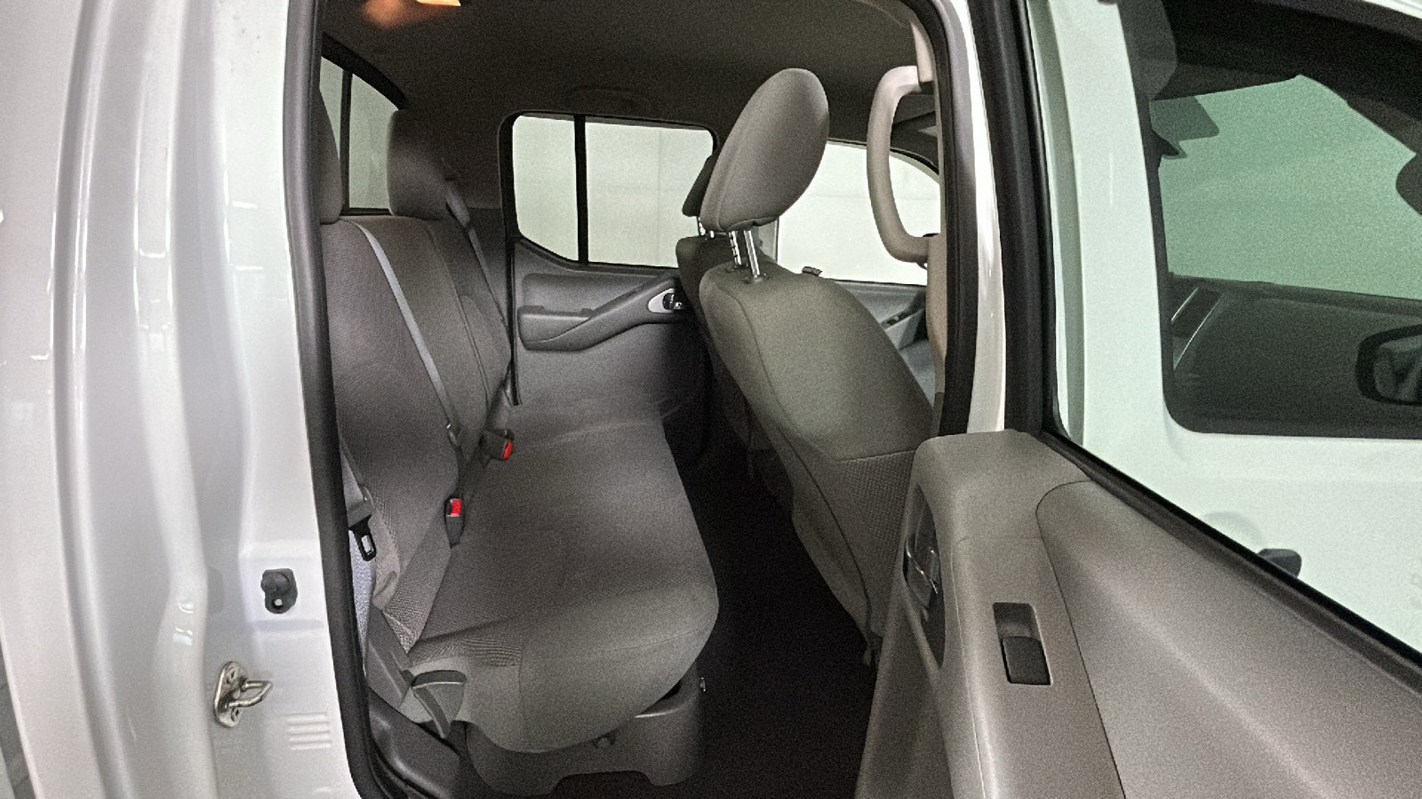 Used 2020 Nissan Frontier SV w/ Midnight Edition Floor Mats AWD/4WD image 34