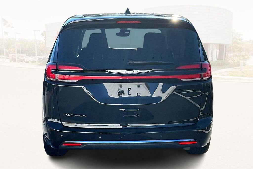 Used 2024 Chrysler Pacifica Touring-L image 5