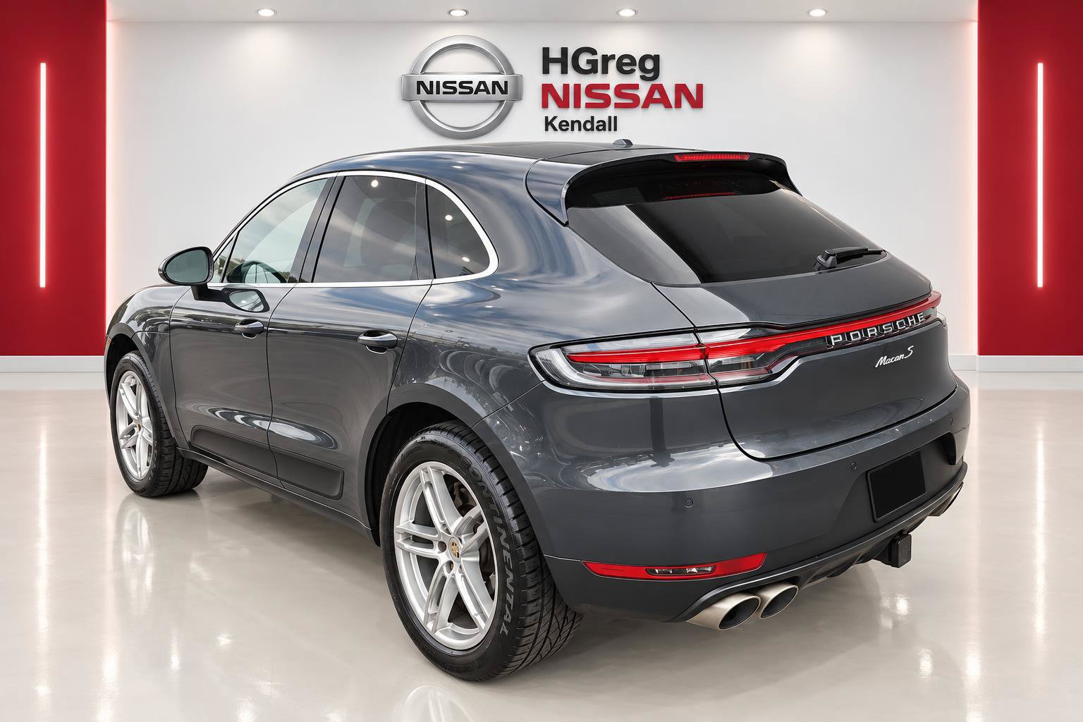 Used 2021 Porsche Macan S AWD/4WD image 2