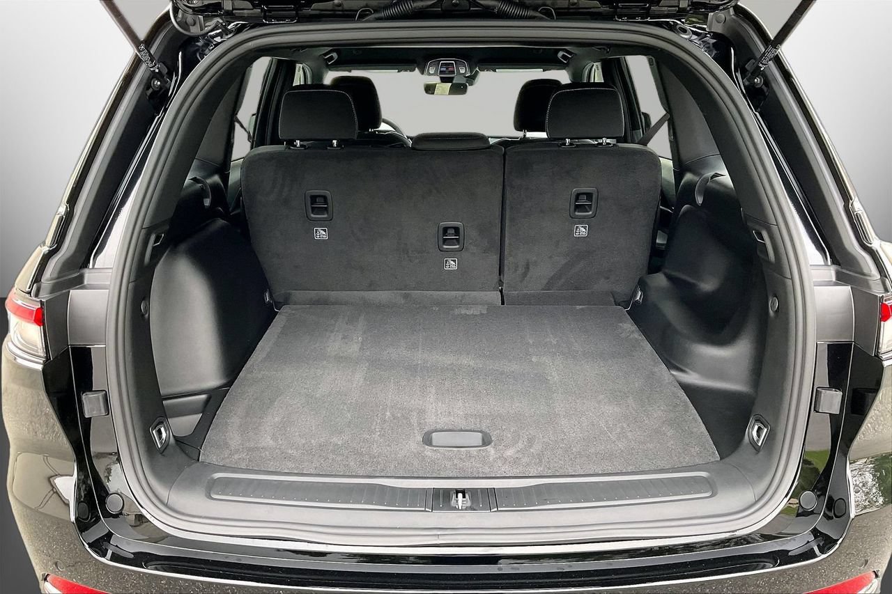 New 2027 Jeep Grand Cherokee Laredo RWD image 21