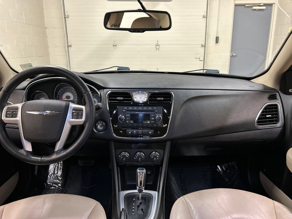 Used 2014 Chrysler 200 Limited FWD image 18