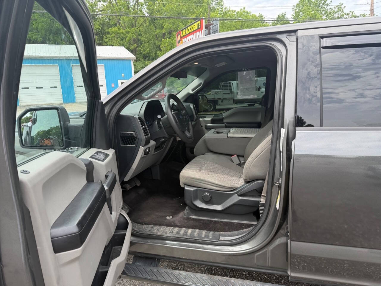 Used 2017 Ford F150 XLT AWD/4WD image 10