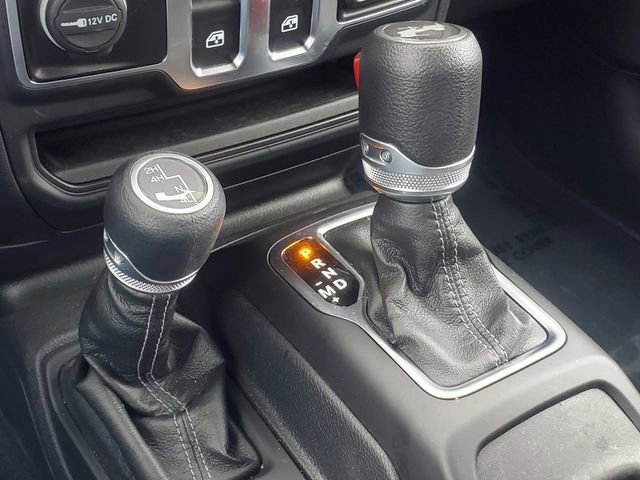 Used 2025 Jeep Wrangler Sport image 27