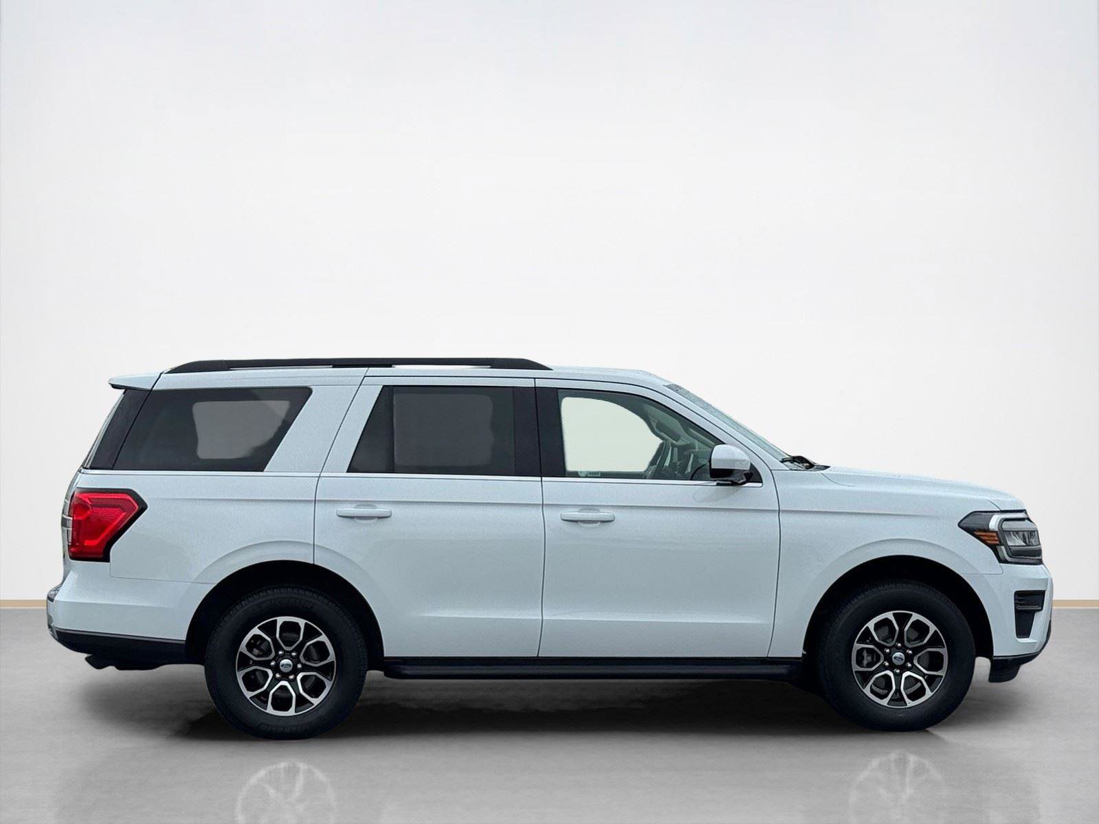 Used 2024 Ford Expedition XLT AWD/4WD image 9