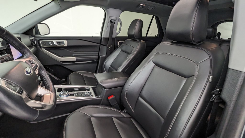 Certified 2023 Ford Explorer XLT w/ Equipment Group 202A AWD/4WD image 2
