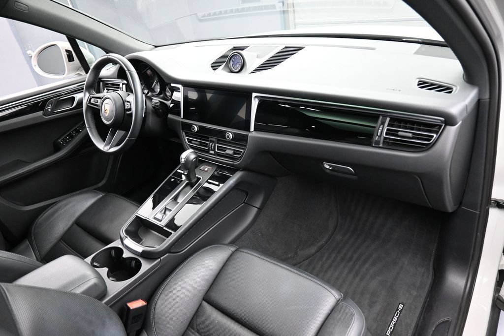 Certified 2023 Porsche Macan Turbo AWD/4WD image 30