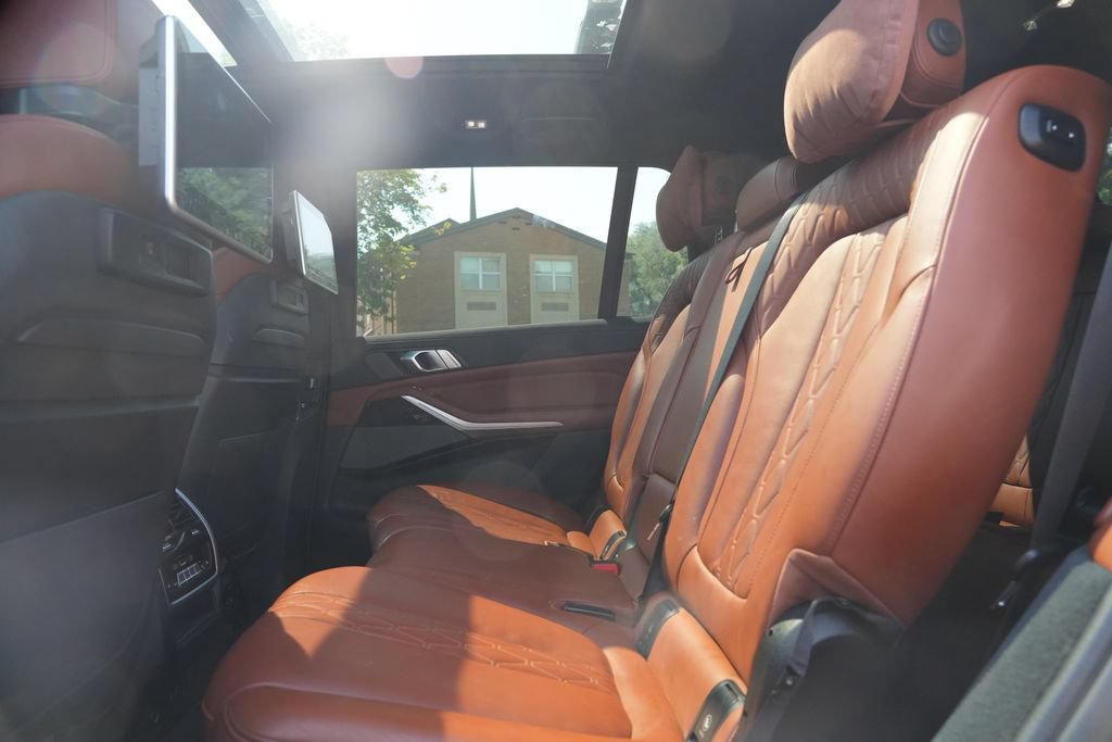Used 2021 BMW X7 xDrive40i w/ M Sport Package AWD/4WD image 17
