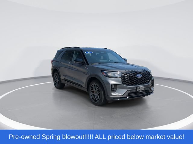 Used 2025 Ford Explorer ST-Line w/ ST-Line Street Pack AWD/4WD image 2